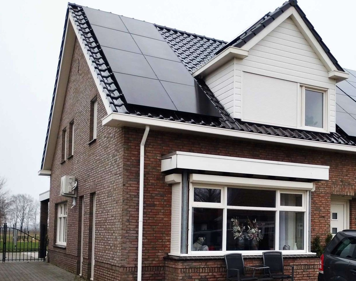 Voor- en zijkant huis