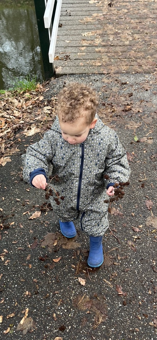Wandelen in het park voor ons huis.🍂