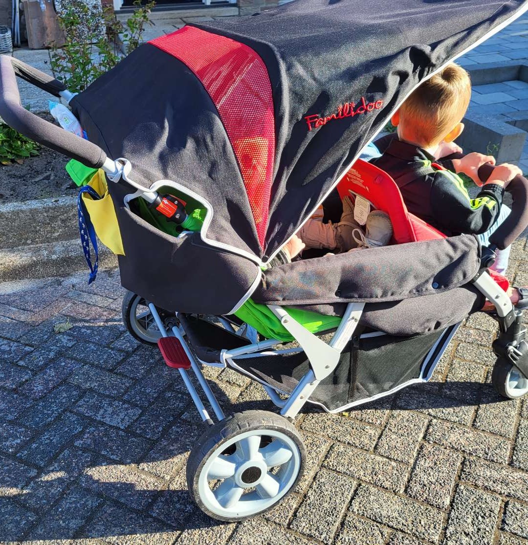 Wandelen naar school, speeltuin en meer