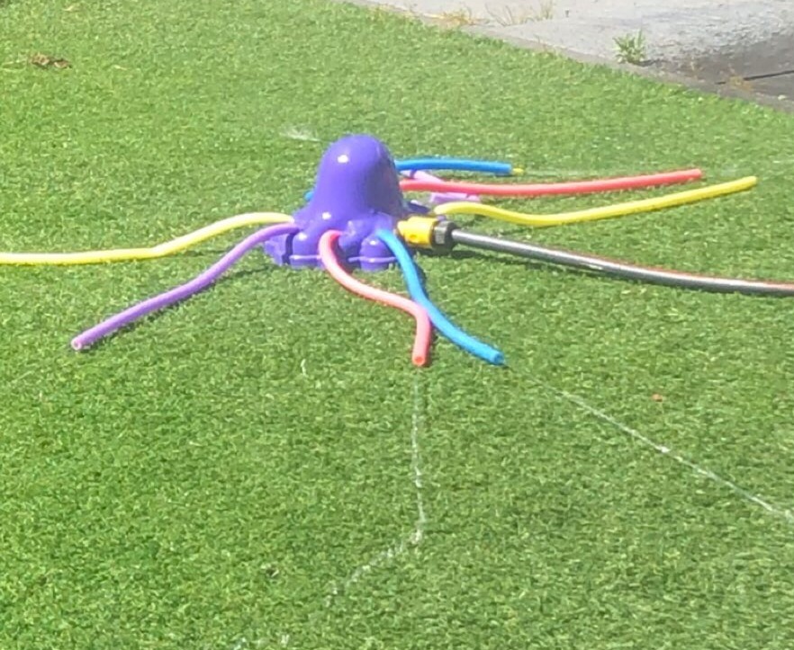 Ruime kindvriendelijke tuin.