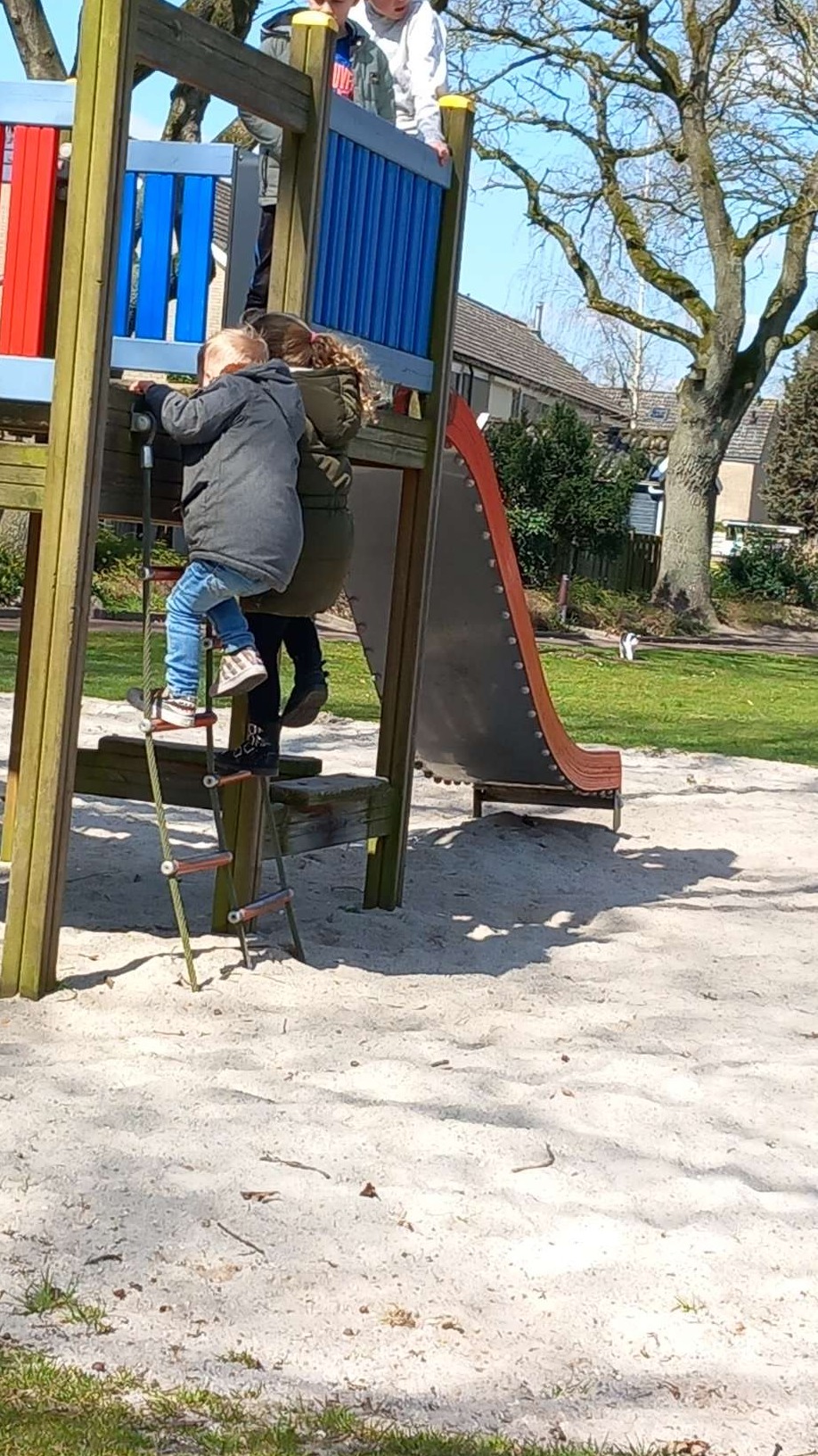 Speeltuin achter het huis