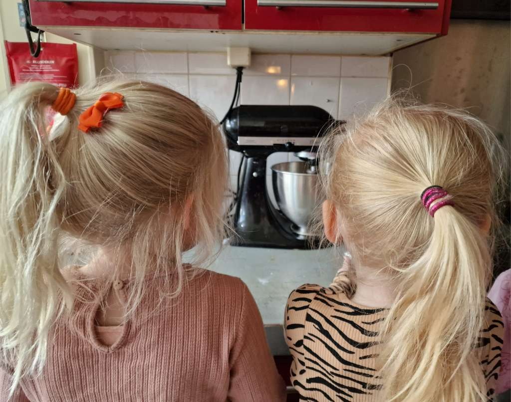 regelmatig bak ik met de kindjes