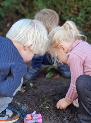 buiten op ontdekkingstocht