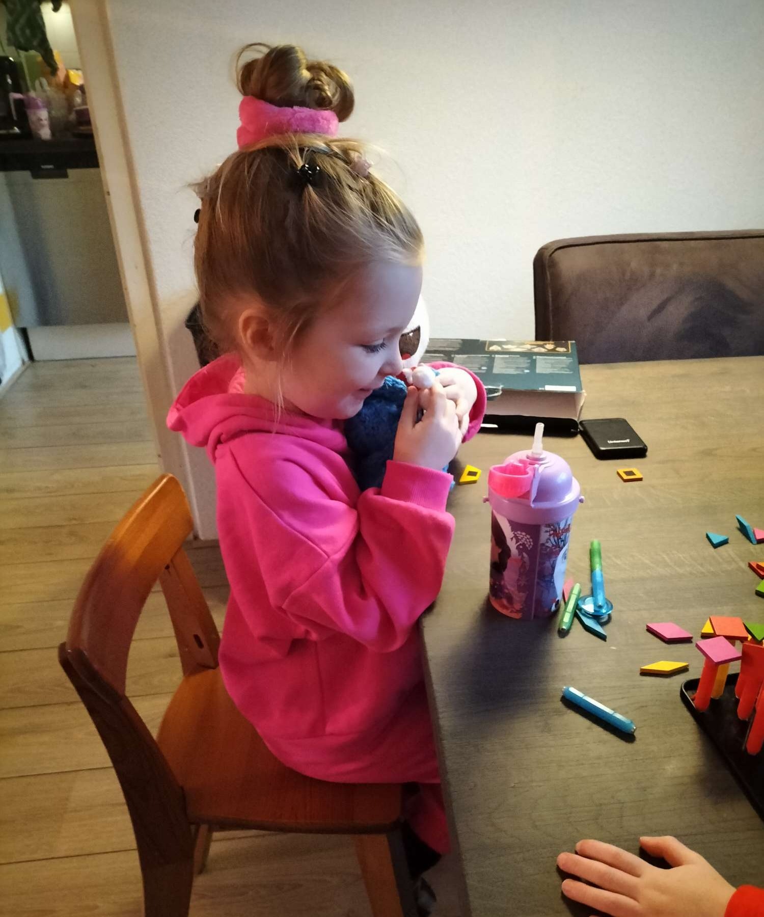 Pip aan tafel met magneetspel