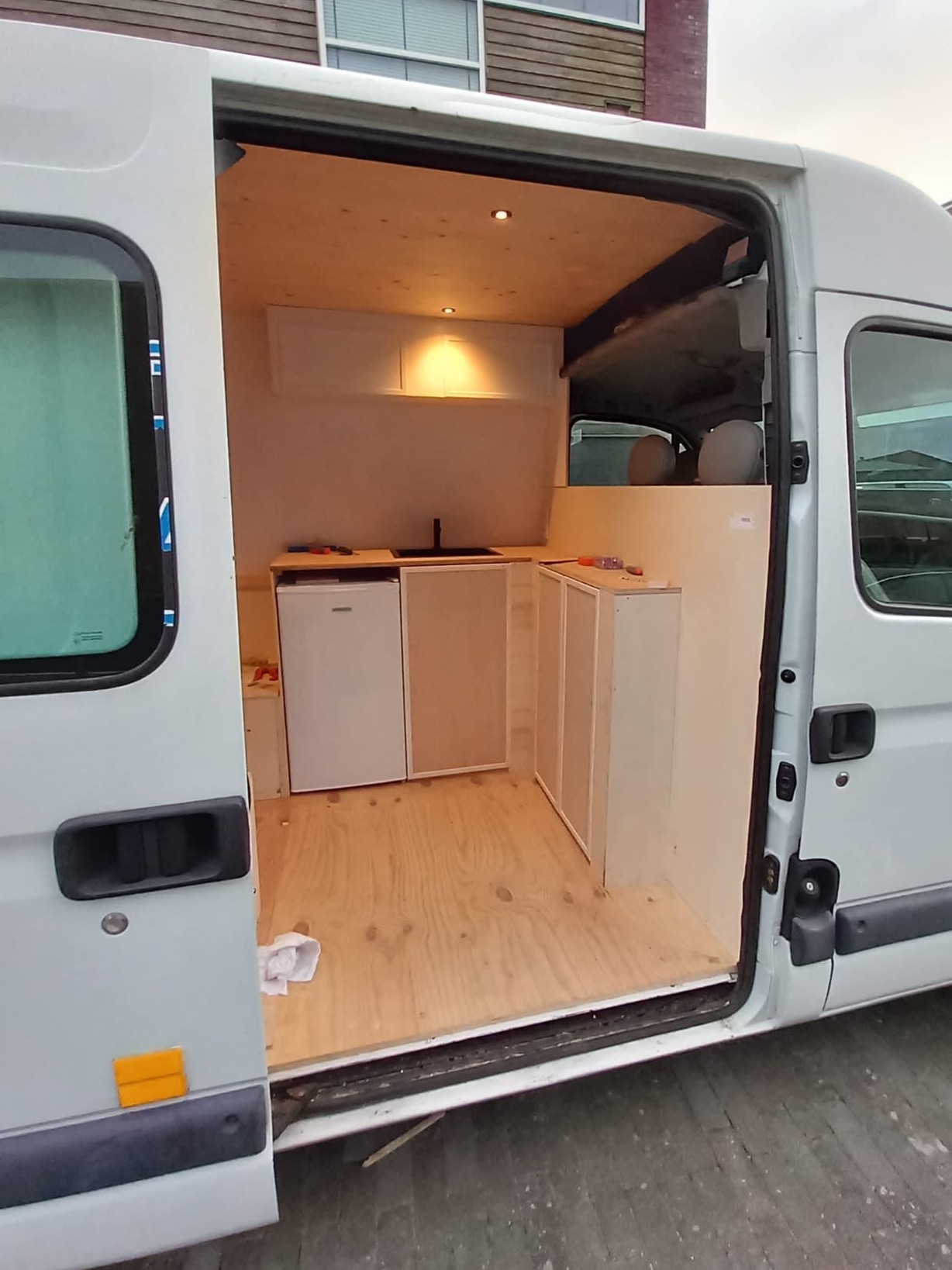 Ik heb een bus omgetoverd tot camper 