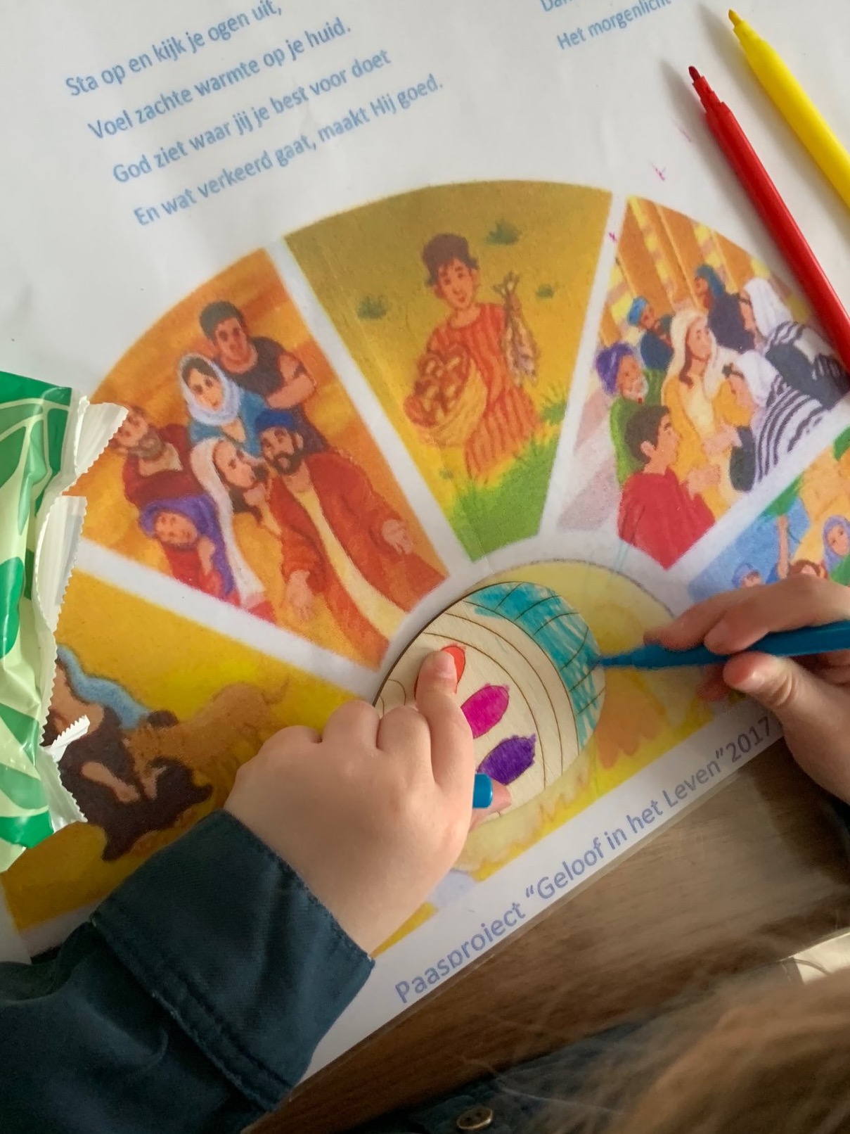 Paasknutsels maken voor in de paasboom