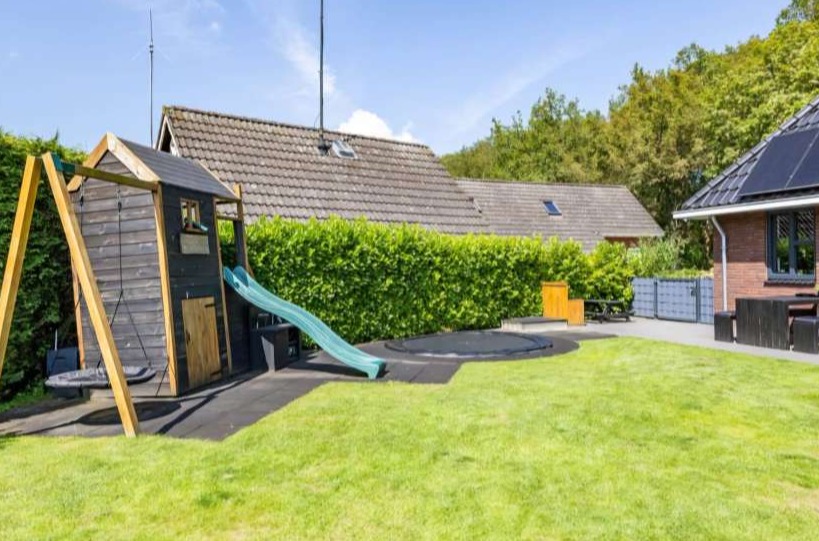 Mooie ruime tuin om heerlijk te spelen.