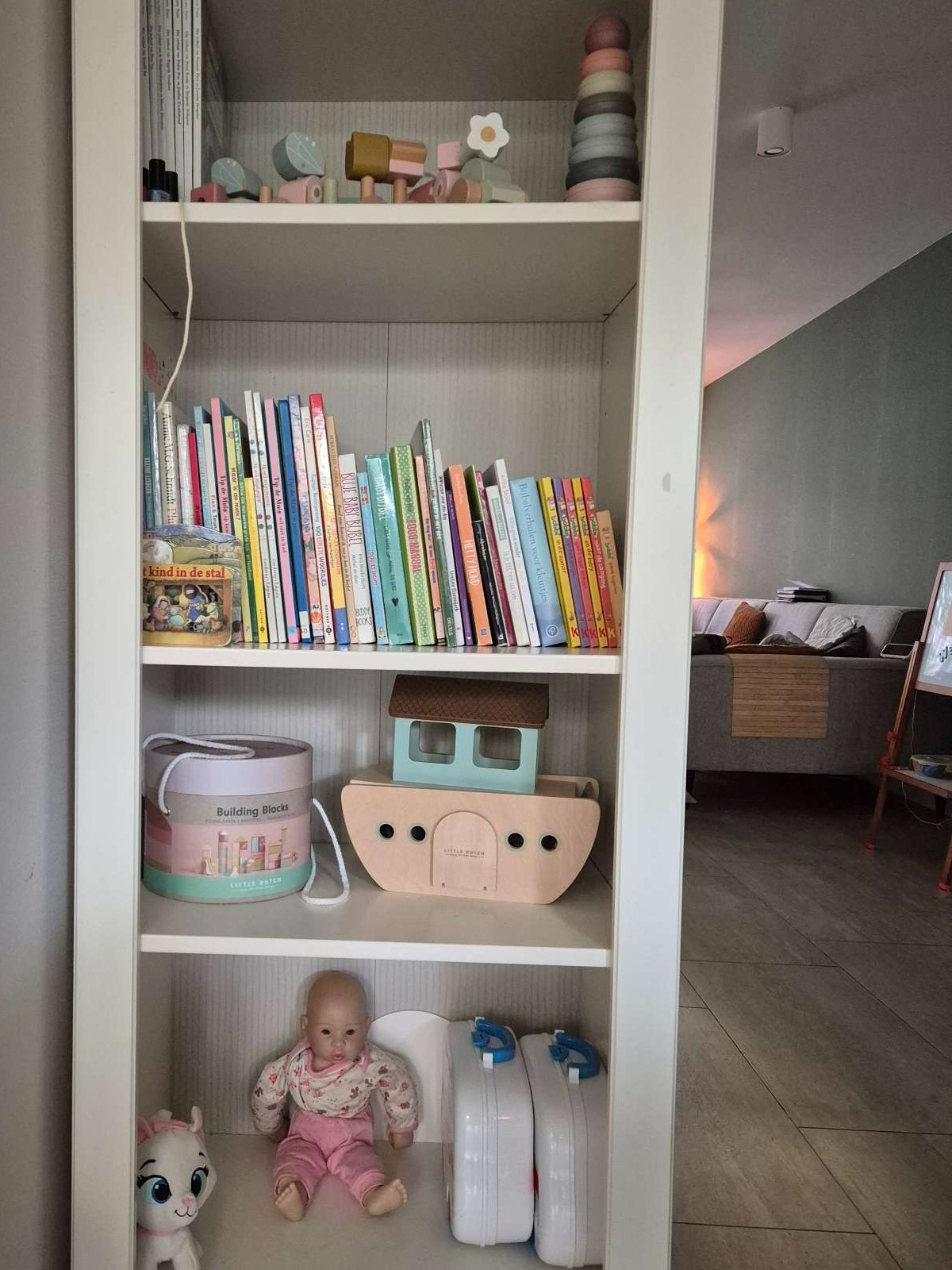 Boeken en speelgoedkast