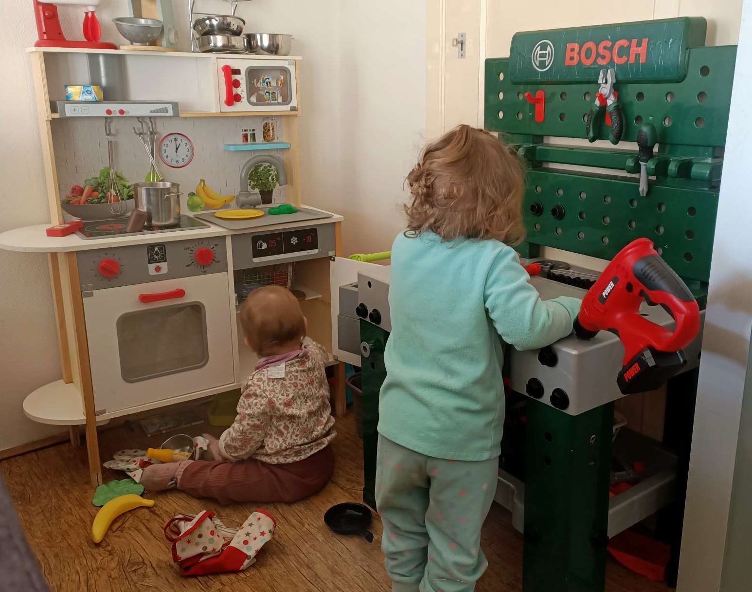 Kinderen zelfstandig aan het spelen