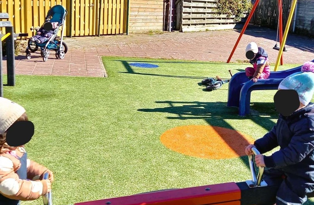 De speeltuin om de hoek.