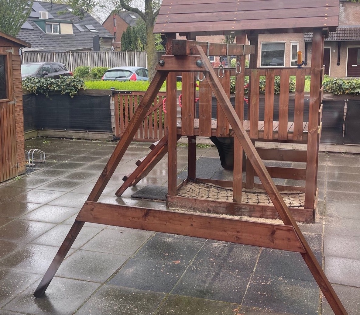 Buitenruimte 40 m2 fietsjes enz aanwezig